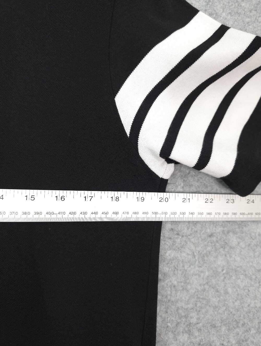 Thom Browne Black 4-Bar Knit Crew T-Shirt - Picture 6 of 7